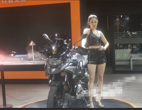 北京国际摩托车展览会上的机车少女！插图1